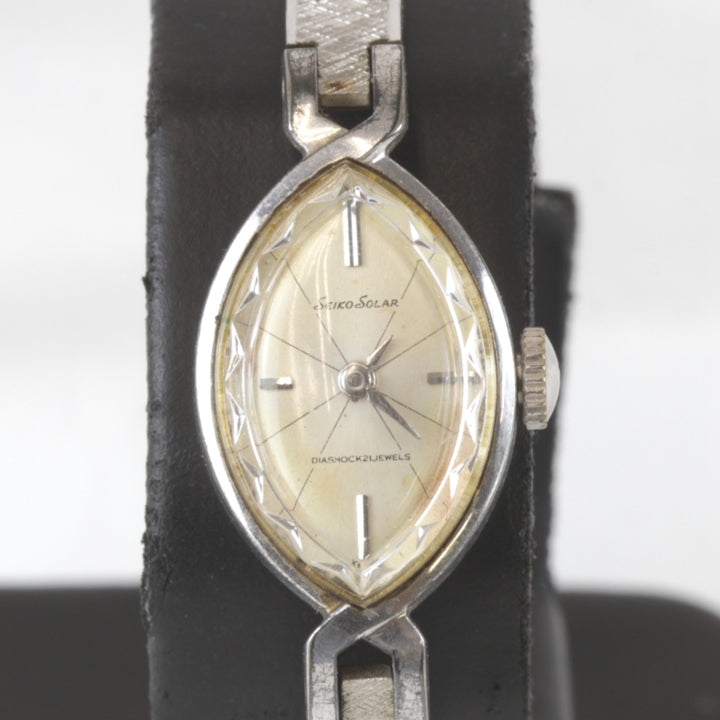 ジャンク『動作未確認』 
SEIKO SOLAR DIASHOCK 21JEWELS 10-7000 
腕時計
 レディース ムーブメント不明 アンティーク 細身 華奢