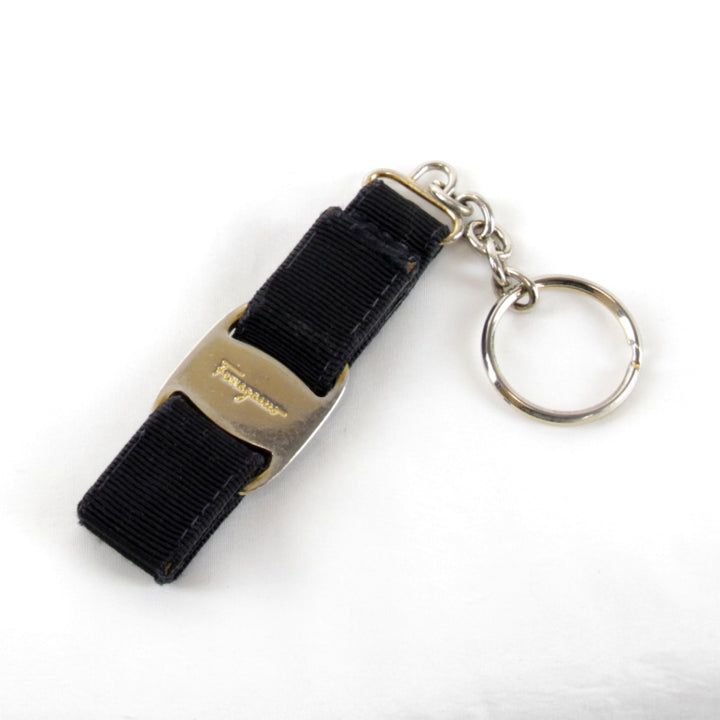 『USED』 
Salvatore Ferragamo フェラガモ 
 ヴァラ キーリング キーリング 
 ブラック
