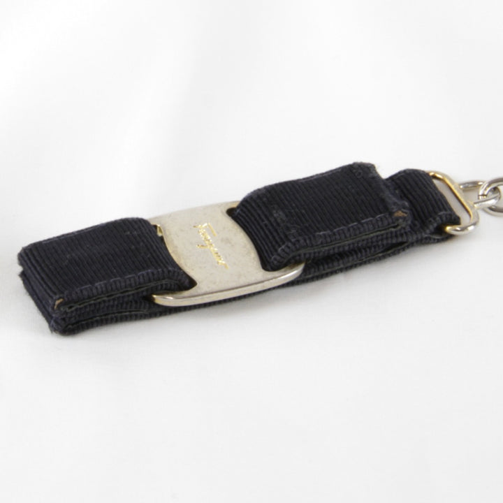 『USED』 
Salvatore Ferragamo フェラガモ 
 ヴァラ キーリング キーリング 
 ブラック