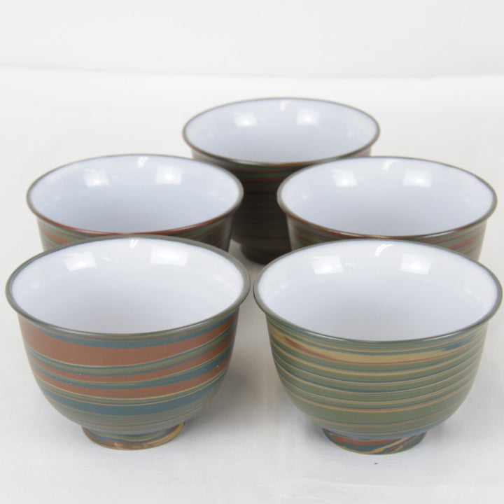 美品『USED』 
 
 常滑焼 マーブル柄 湯呑み 5客セット 陶印あり 食器 
陶器 グリーン×オレンジ×ブルー