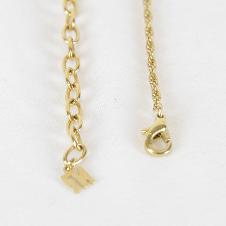 美品『USED』 メタル 
NINA RICCI ネックレス