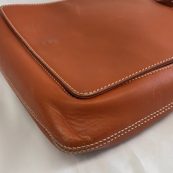 『USED』 
HIROFU ヒロフ 
 フラップショルダーバッグ ショルダーバッグ 
レザー オレンジ