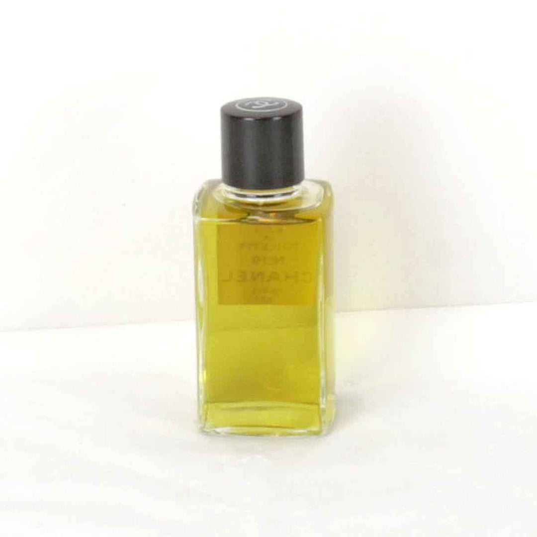 美品『USED』 
CHANEL シャネル 
 No19 香水 
 グリーン