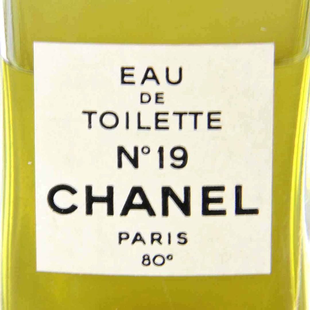 美品『USED』 
CHANEL シャネル 
 No19 香水 
 グリーン