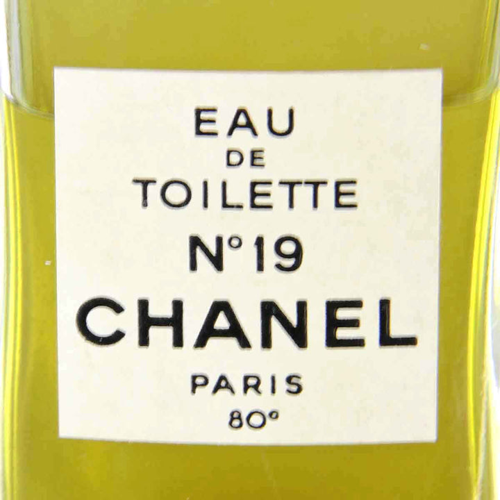 美品『USED』 
CHANEL シャネル 
 No19 香水 
 グリーン