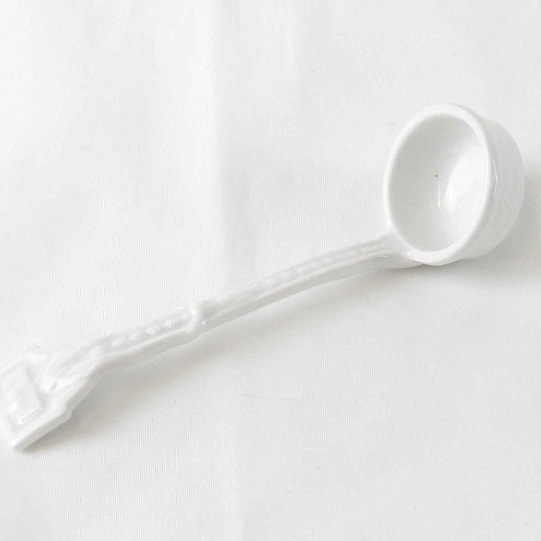 『USED』 
 
 ソーサ一体型シュガーポット（スプーン付） 陶器 食器 
陶磁器 ホワイト