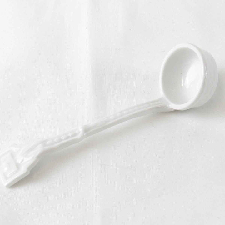 『USED』 
 
 ソーサ一体型シュガーポット（スプーン付） 陶器 食器 
陶磁器 ホワイト