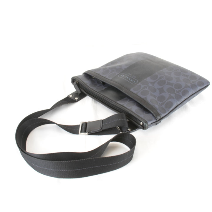 『USED』 
COACH コーチ 
 シグネチャー F70591 ショルダーバッグ 
PVC ネイビー