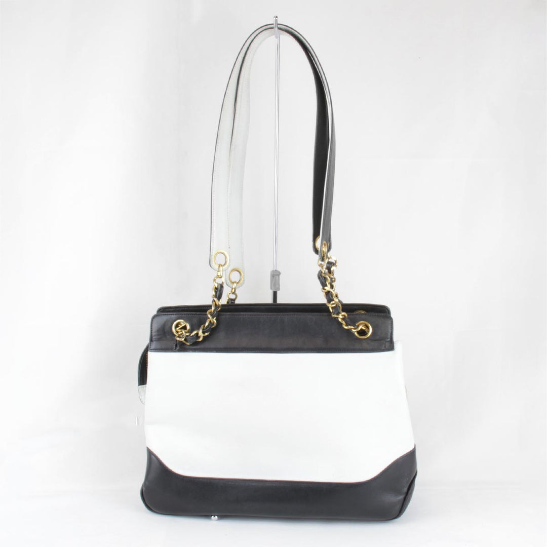 『USED』 
CHANEL シャネル 
 バイカラー チェーン ショルダーバッグ 
レザー ホワイト