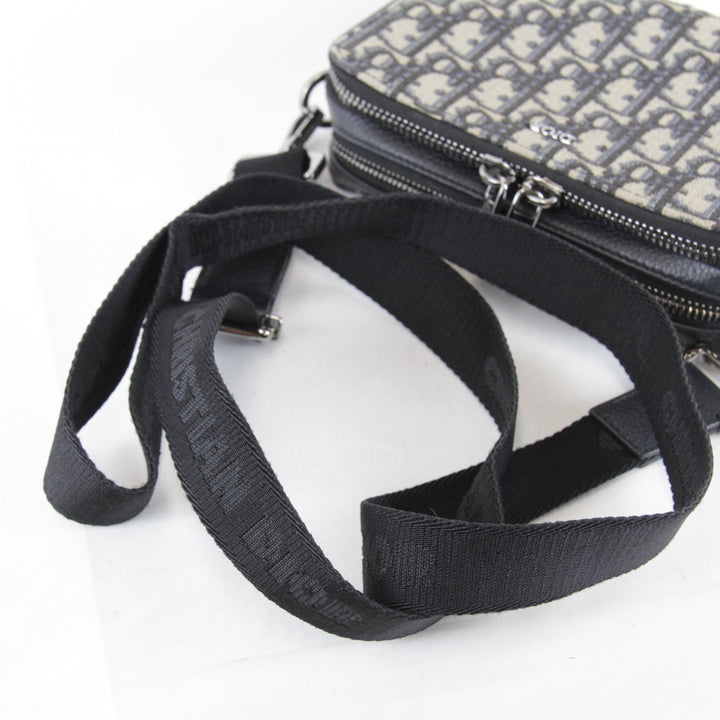 美品『USED』 
Christian Dior クリスチャンディオール 
 ショルダーバッグ 
キャンバス ネイビー