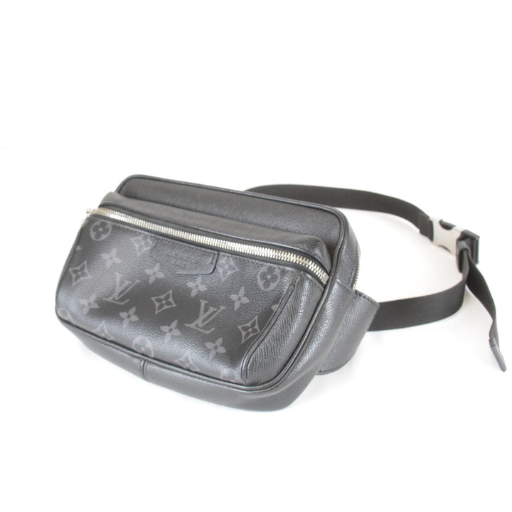良品『USED』 
LOUIS VUITTON ルイ・ヴィトン 
 バムバッグ アウトドア M30245 ウエストバッグ 
モノグラムエクリプス ブラック