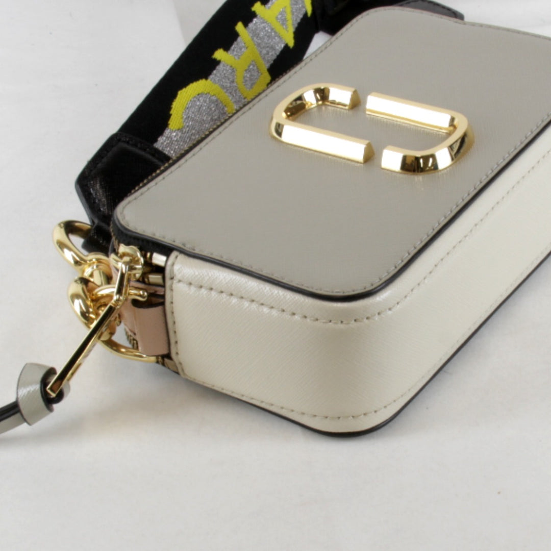 美品『USED』 
MARC JACOBS マークジェイコブス 
 スナップショット ショルダーバッグ 
レザー ブラウン