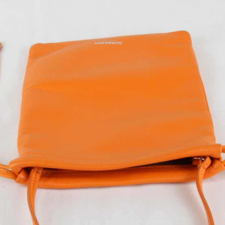 美品『USED』 
BURBERRY バーバリー 
 サコッシュ ショルダーバッグ 
レザー オレンジ