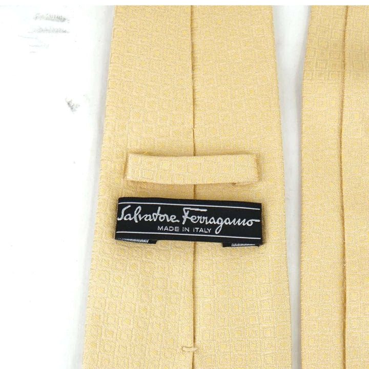 Salvatore Ferragamo フェラガモ 
 ネクタイ 
シルク イエロー