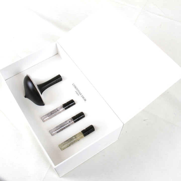 美品『USED』 
Christian Dior クリスチャンディオール 
 独楽 パルファン ノベルティ 香水 
 ホワイト×ブラック