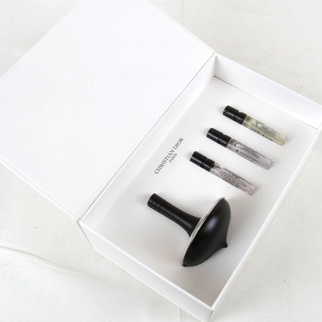 美品『USED』 
Christian Dior クリスチャンディオール 
 独楽 パルファン ノベルティ 香水 
 ホワイト×ブラック