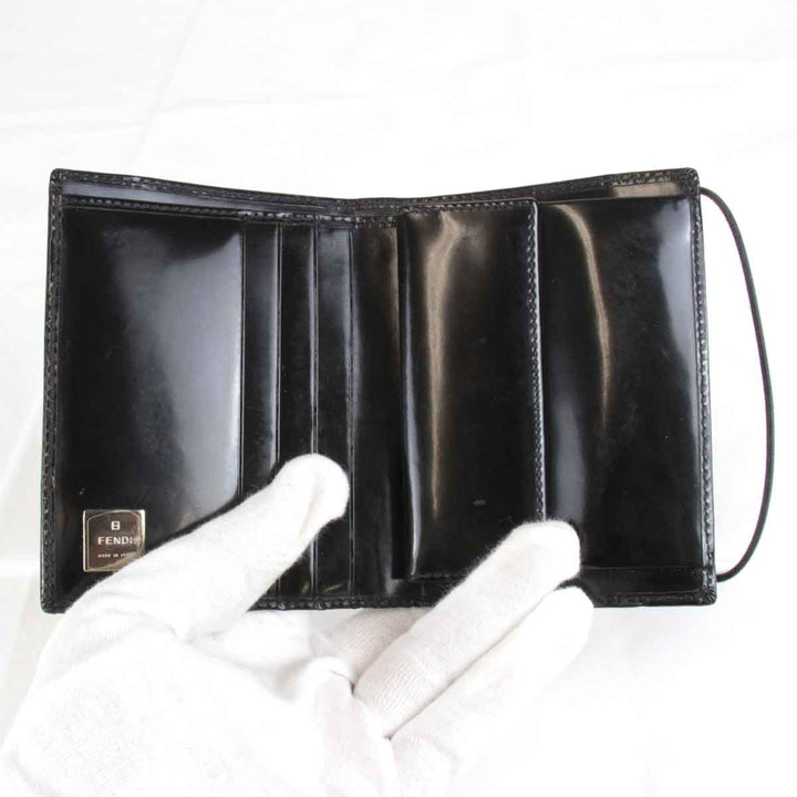 『USED』 
FENDI フェンディ 
 二つ折り財布 
エナメル調 ブラック