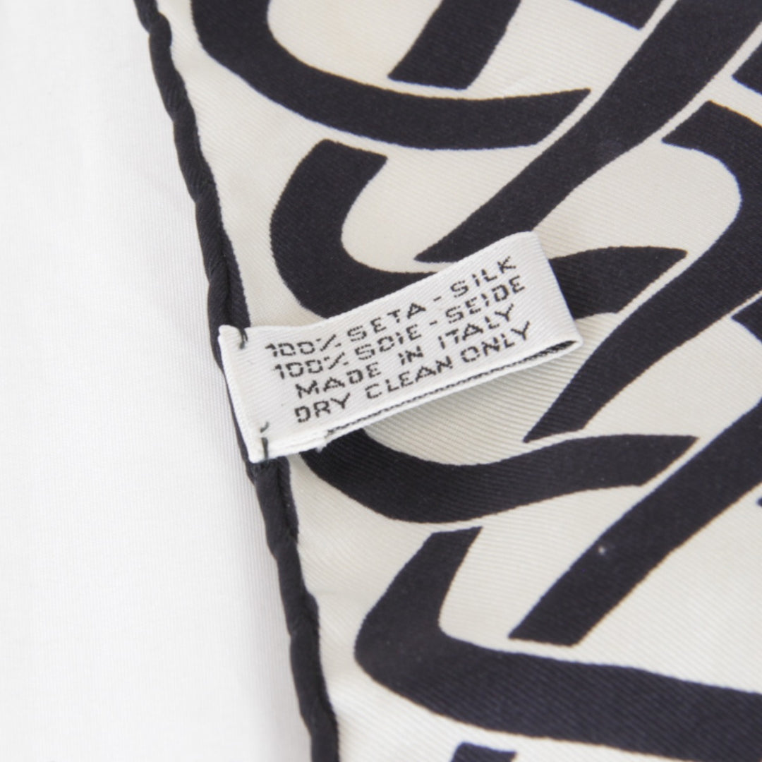 美品『USED』 
CELINE セリーヌ 
 スカーフ 
シルク 画像にてご確認ください。