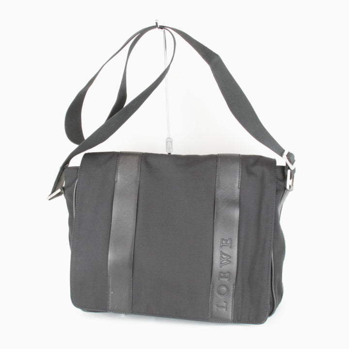 『USED』 
LOEWE ロエベ 
 メッセンジャーバッグ 
ナイロン ブラック
