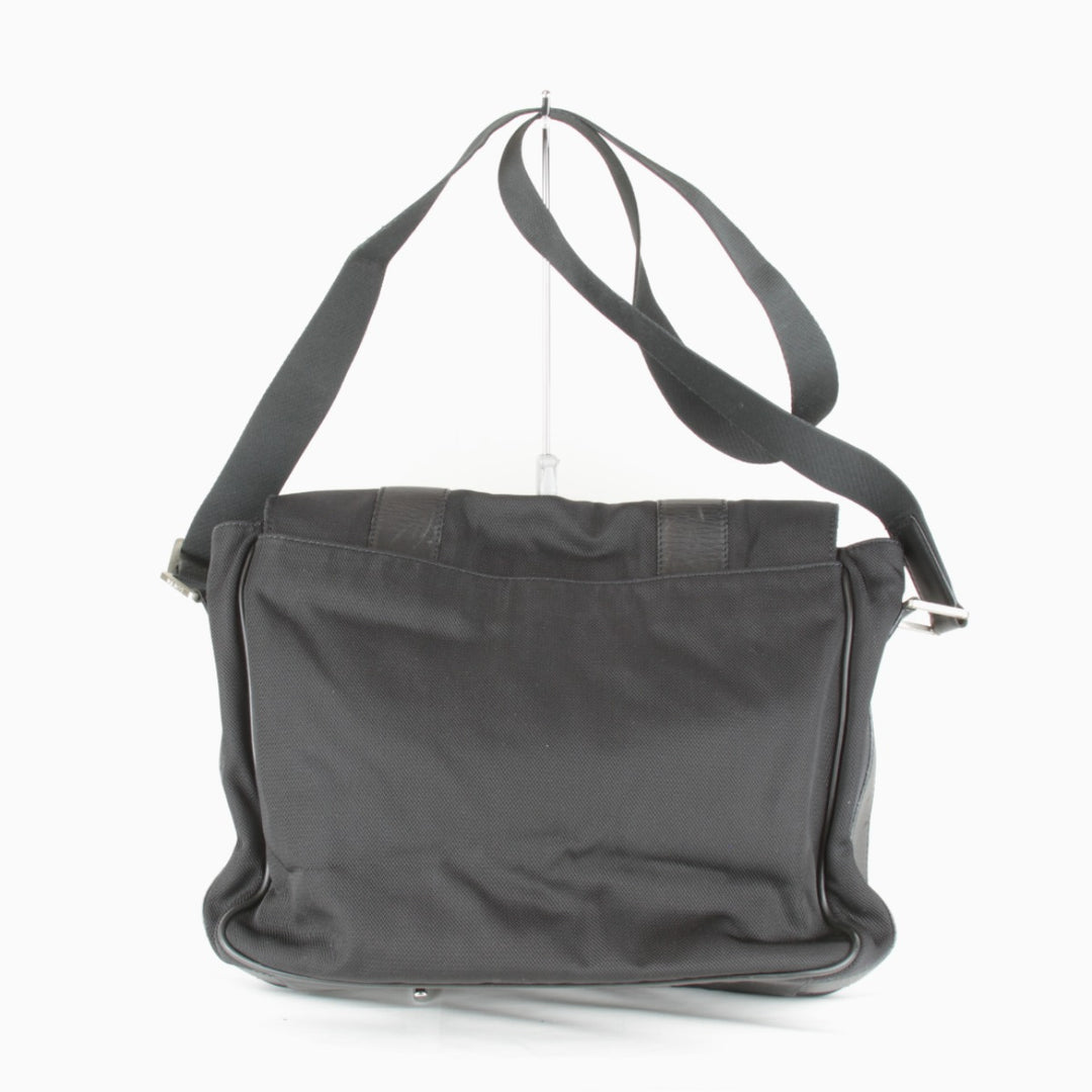 『USED』 
LOEWE ロエベ 
 メッセンジャーバッグ 
ナイロン ブラック