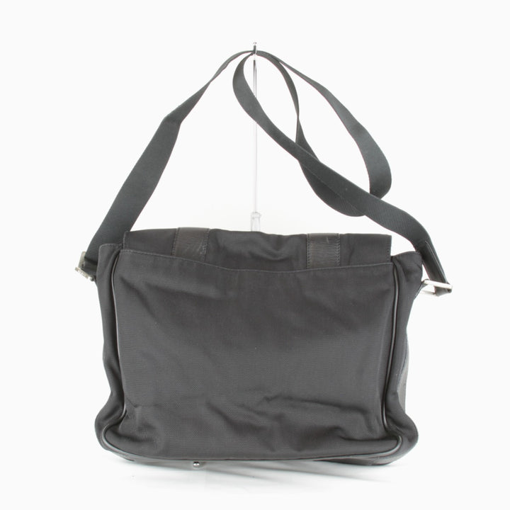 『USED』 
LOEWE ロエベ 
 メッセンジャーバッグ 
ナイロン ブラック
