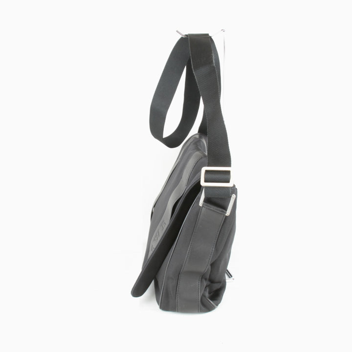 『USED』 
LOEWE ロエベ 
 メッセンジャーバッグ 
ナイロン ブラック