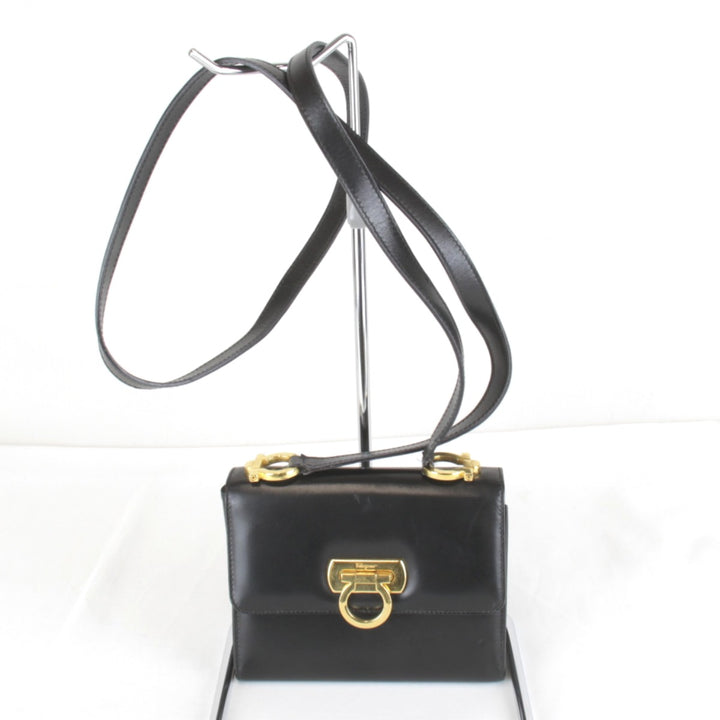 良品『USED』 
Salvatore Ferragamo フェラガモ 
 ショルダーバッグ 
レザー ブラック