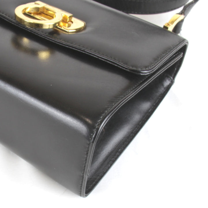 良品『USED』 
Salvatore Ferragamo フェラガモ 
 ショルダーバッグ 
レザー ブラック