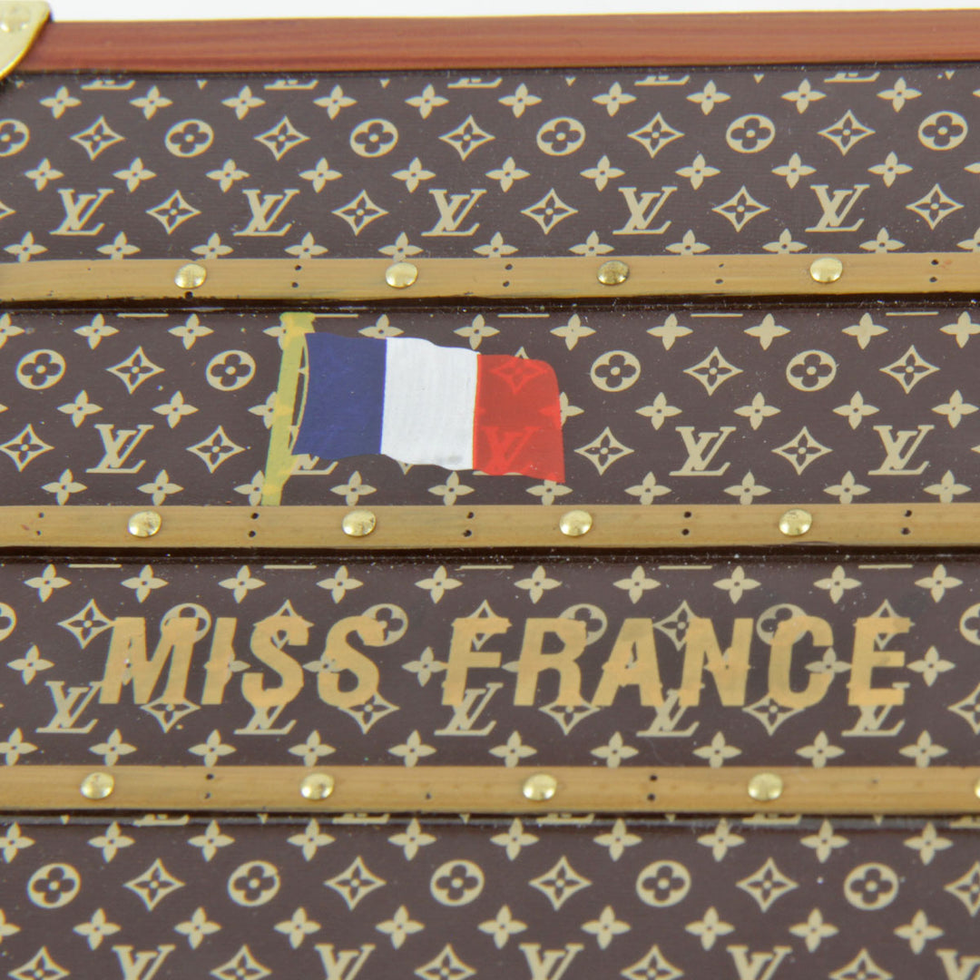 美品『USED』 
LOUIS VUITTON ルイ・ヴィトン 
 ノベルティ ペーパーウエイト ミスフランス M99408 オブジェ 
 ブラウン