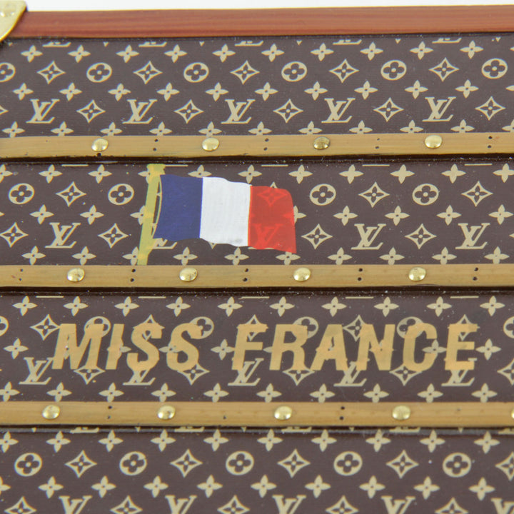 美品『USED』 
LOUIS VUITTON ルイ・ヴィトン 
 ノベルティ ペーパーウエイト ミスフランス M99408 オブジェ 
 ブラウン