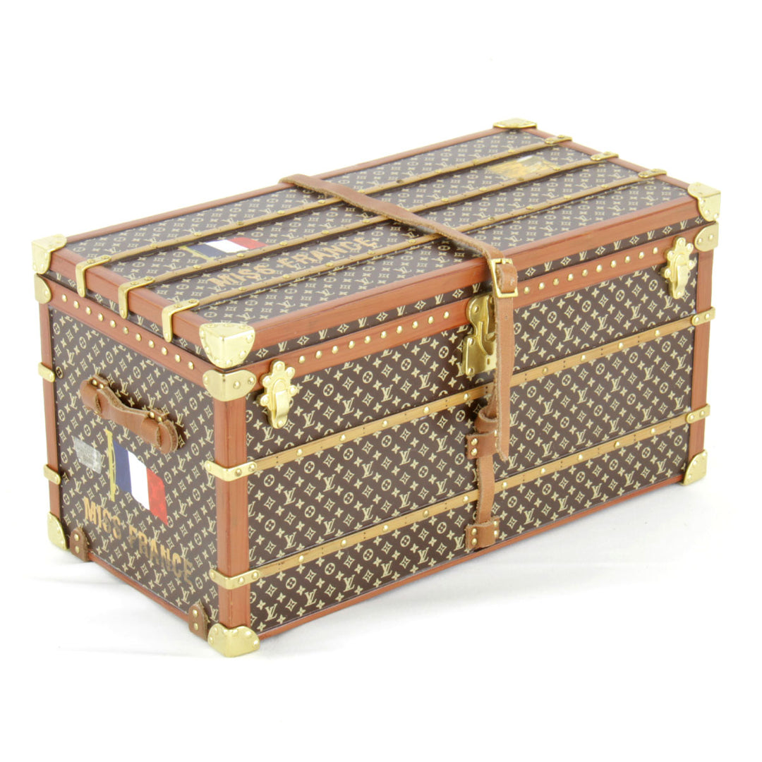 美品『USED』 
LOUIS VUITTON ルイ・ヴィトン 
 ノベルティ ペーパーウエイト ミスフランス M99408 オブジェ 
 ブラウン