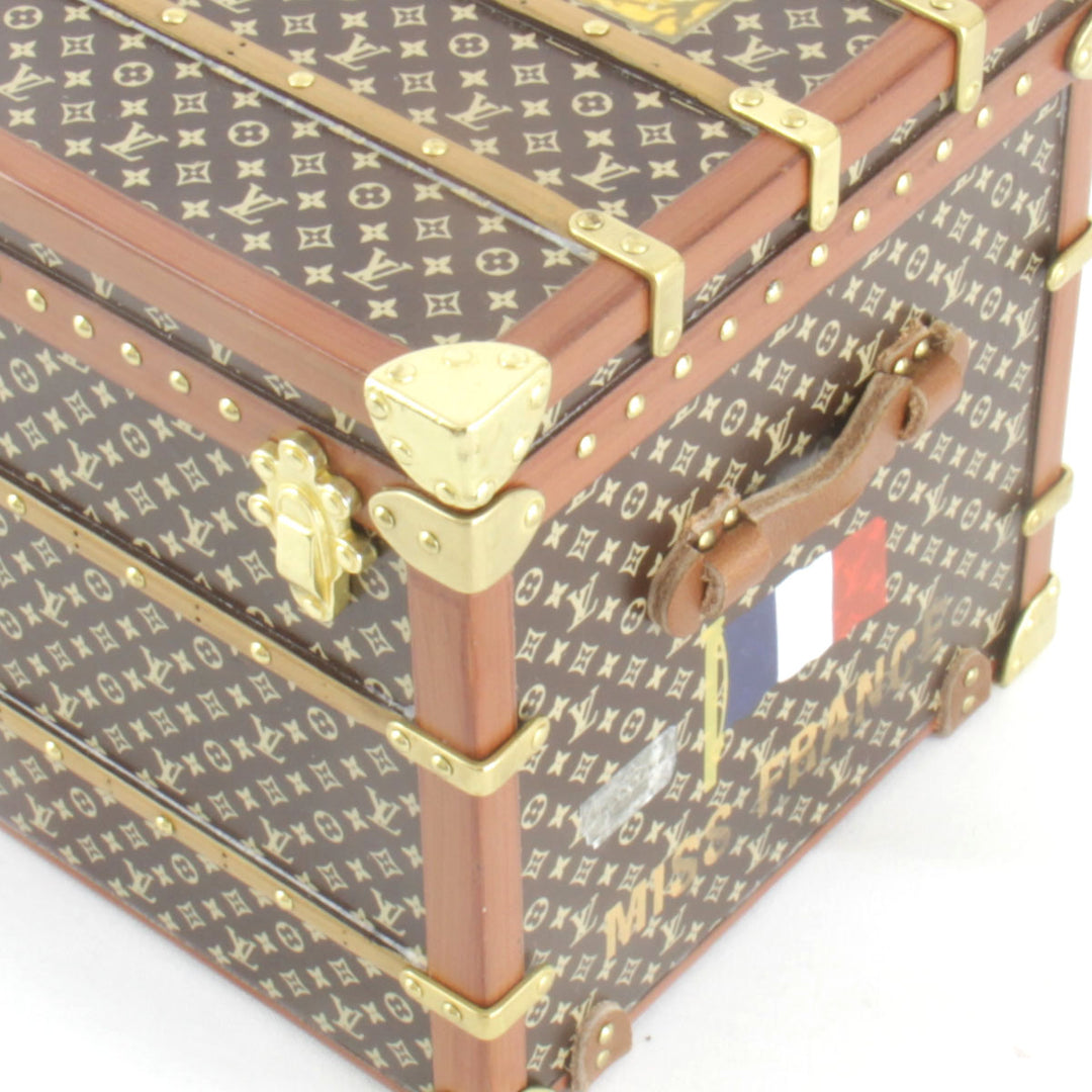 美品『USED』 
LOUIS VUITTON ルイ・ヴィトン 
 ノベルティ ペーパーウエイト ミスフランス M99408 オブジェ 
 ブラウン