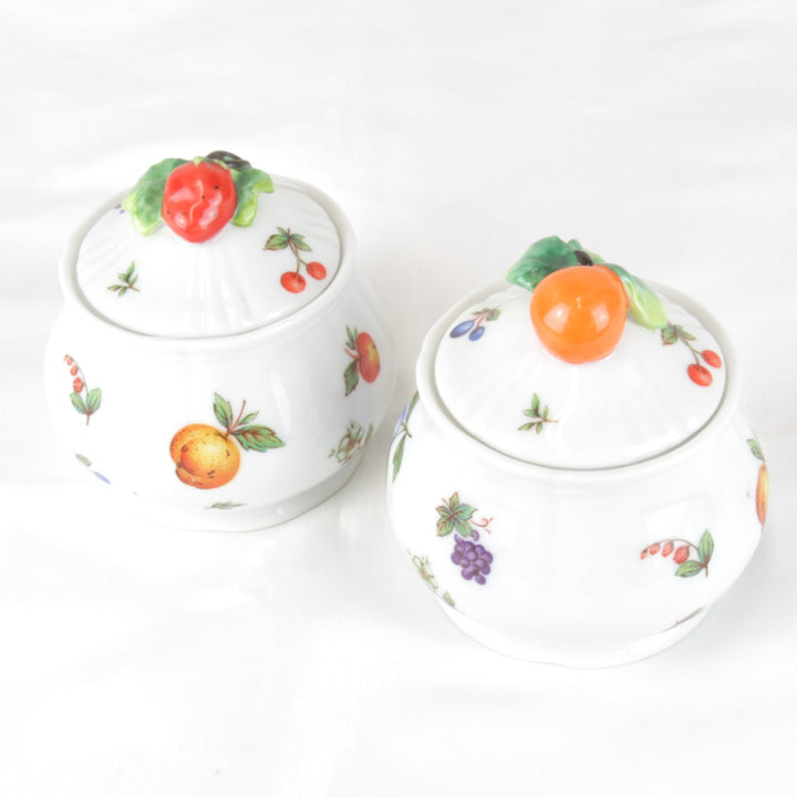 美品『USED』 
 
 ドマン シュガーポット×2 食器 
陶磁器 ホワイト キュートな果物のフタ