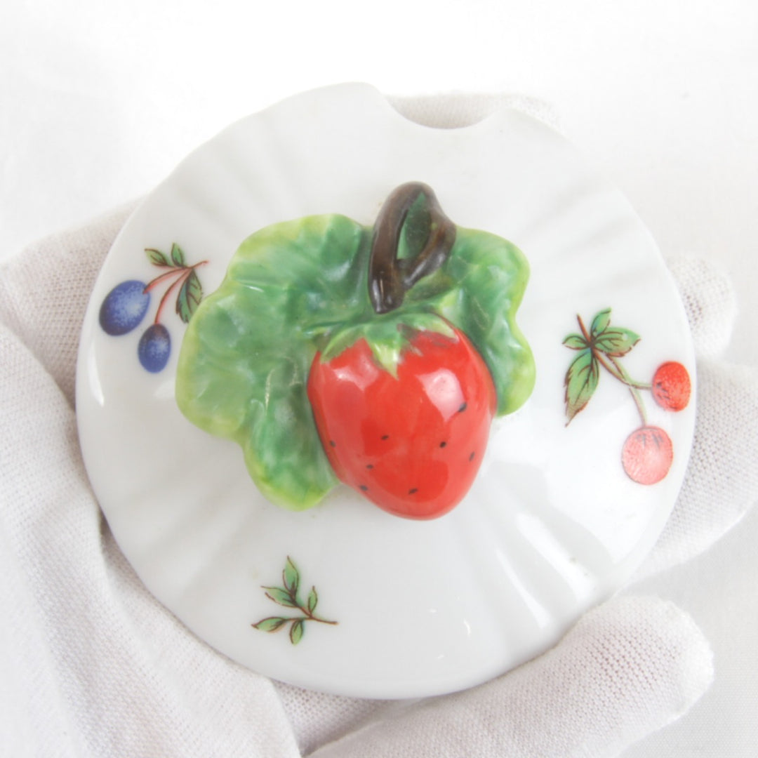 美品『USED』 
 
 ドマン シュガーポット×2 食器 
陶磁器 ホワイト キュートな果物のフタ