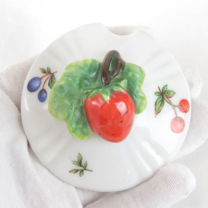 美品『USED』 
 
 ドマン シュガーポット×2 食器 
陶磁器 ホワイト キュートな果物のフタ