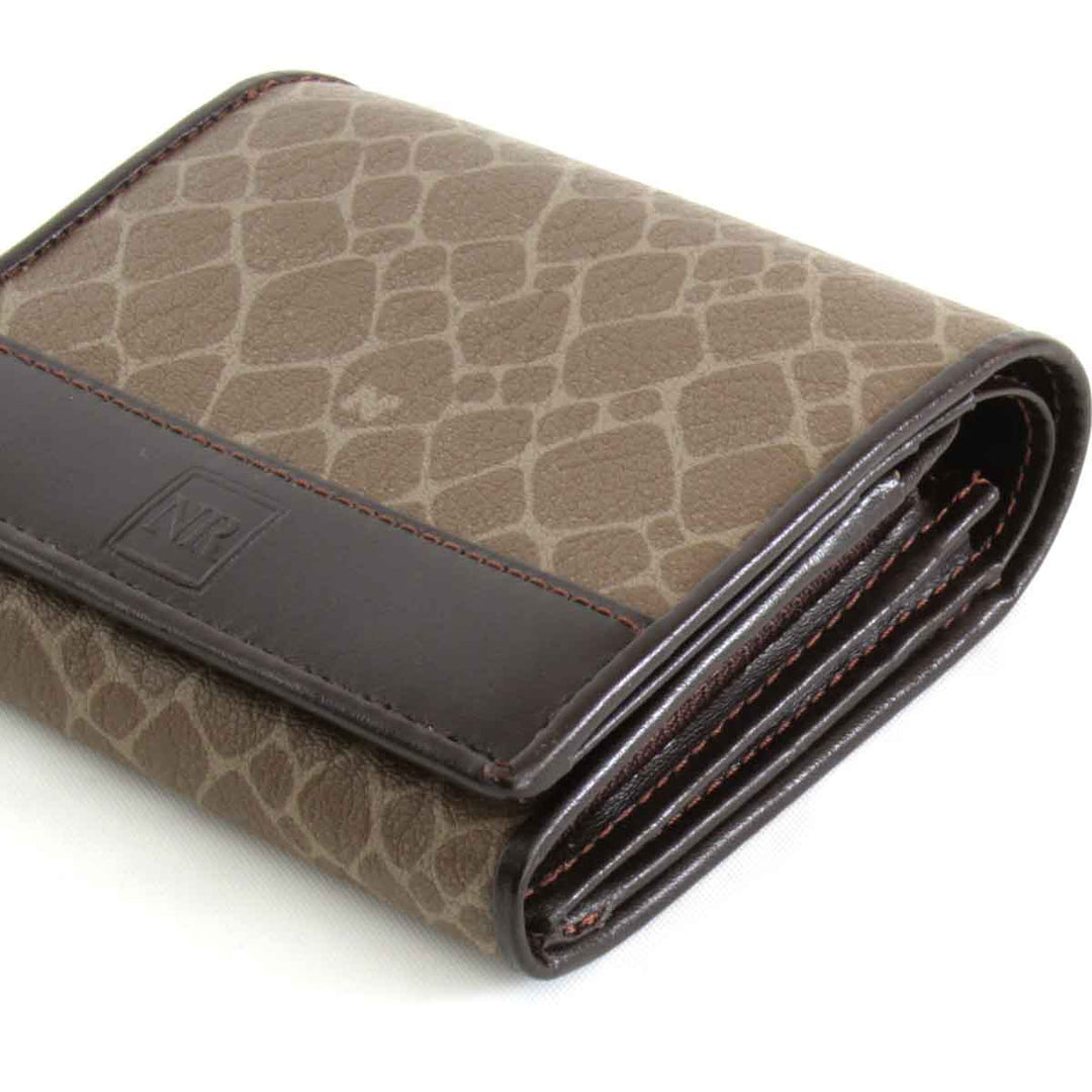 『USED』 
NINA RICCI ニナリッチ 
 ジラフ柄 二つ折り財布 
レザー ブラウン