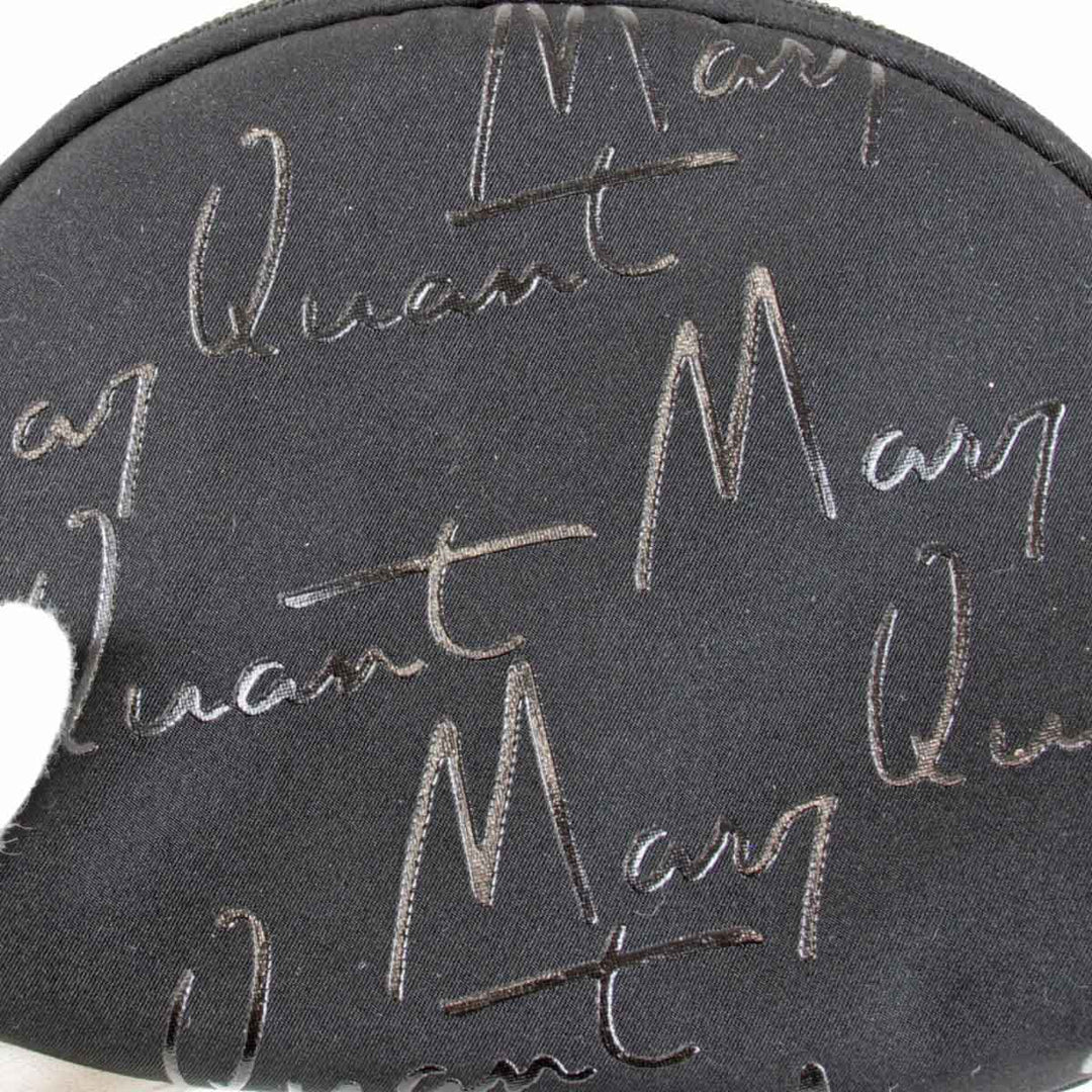 美品『USED』 
MARY QUANT マリークヮント 
 ロゴ　ミニポーチ ポーチ 
ナイロン風 ブラック