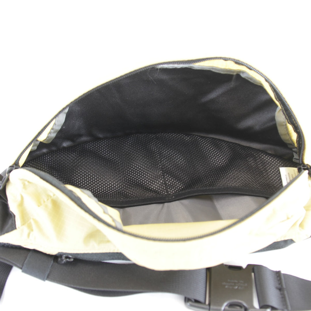 【価格改定】超美品『USED』 
THE NORTH FACE ザ・ノースフェイス 
 ボディバッグ 
 イエロー