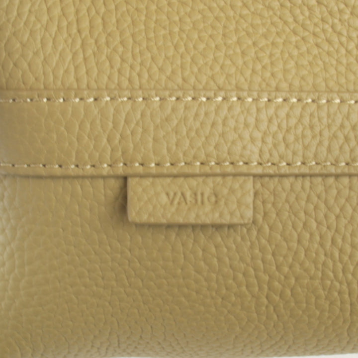 美品『USED』 
VASIC ヴァジック 
 ショルダーバッグ 
レザー ベージュ