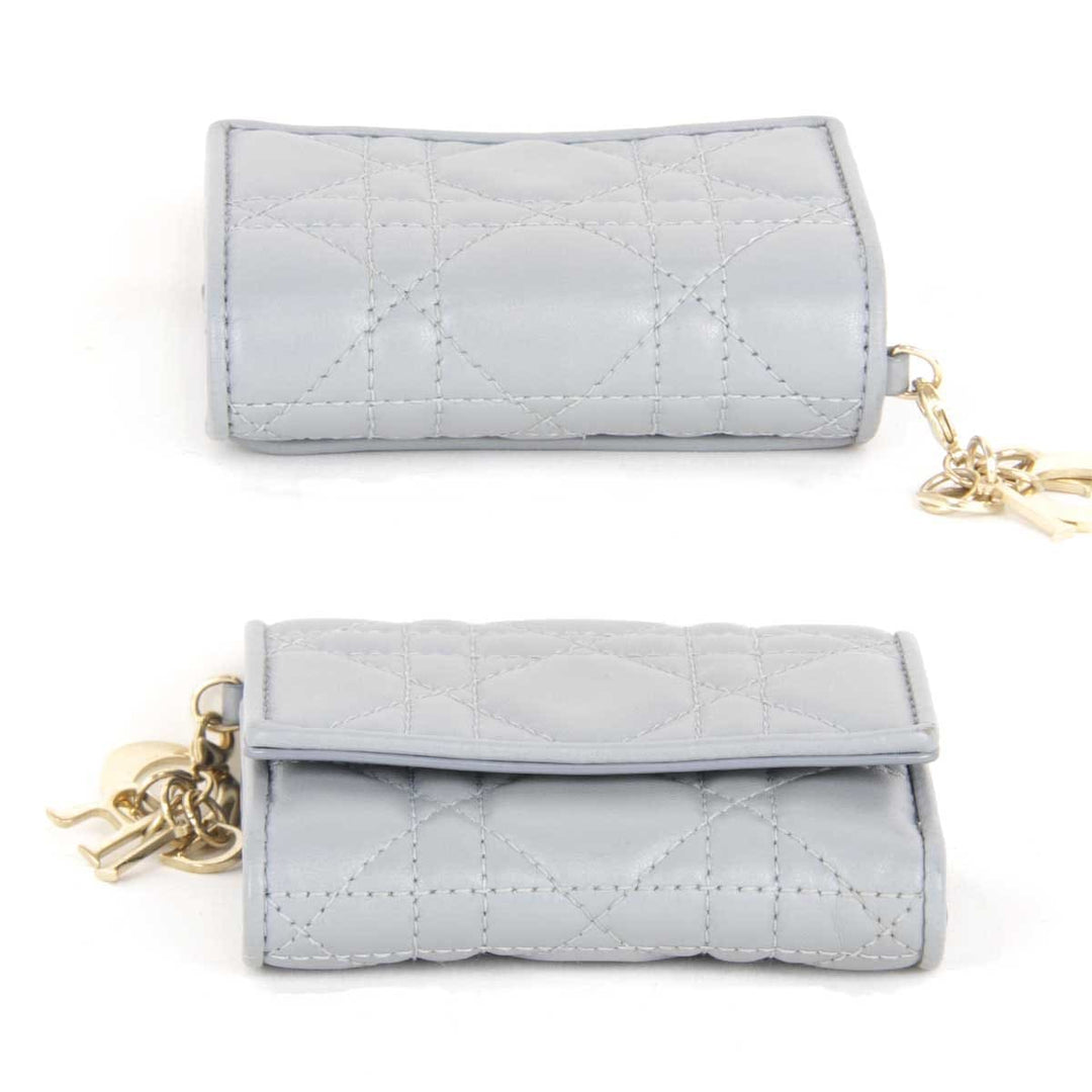 『USED』 
Christian Dior クリスチャンディオール 
 カナージュ ロータスウォレット 41-MA-0262 三つ折り財布 
ラムスキン ライトブルー