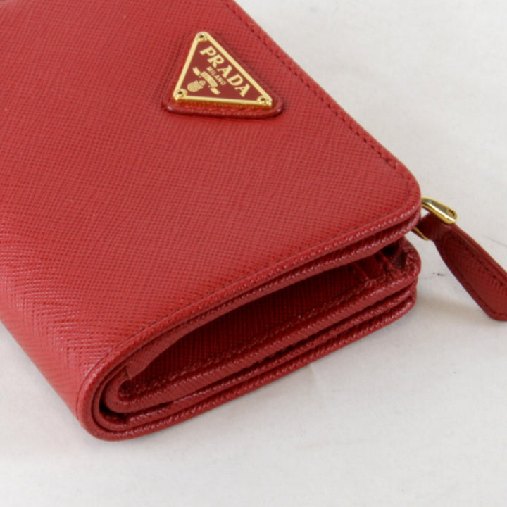 美品『USED』 
PRADA プラダ 
 サフィアーノIML018 二つ折り財布 
レザー レッド
