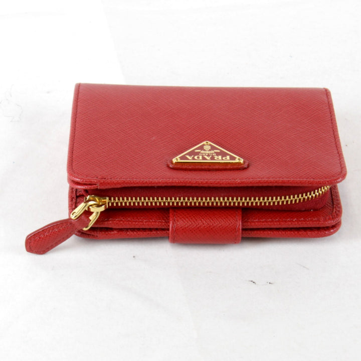 美品『USED』 
PRADA プラダ 
 サフィアーノIML018 二つ折り財布 
レザー レッド