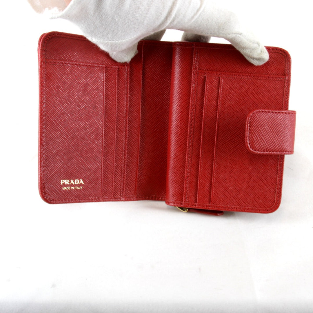 美品『USED』 
PRADA プラダ 
 サフィアーノIML018 二つ折り財布 
レザー レッド