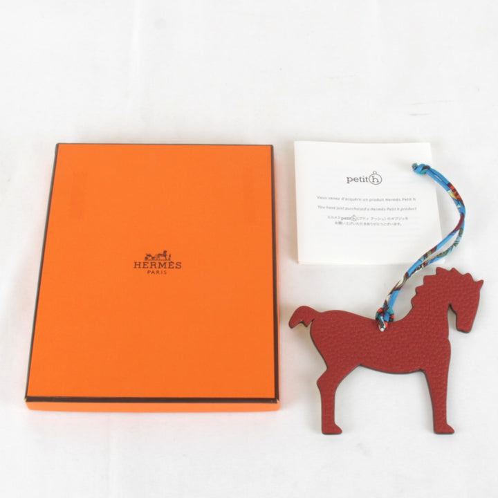 美品『USED』 
HERMES エルメス 
 プティ・アッシュ ホース バッグチャーム チャーム 
レザー レッド