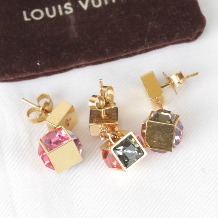 良品『USED』 メタル 
LOUIS VUITTON ブークルドレイユ ギャンブル 箱有 ピアス