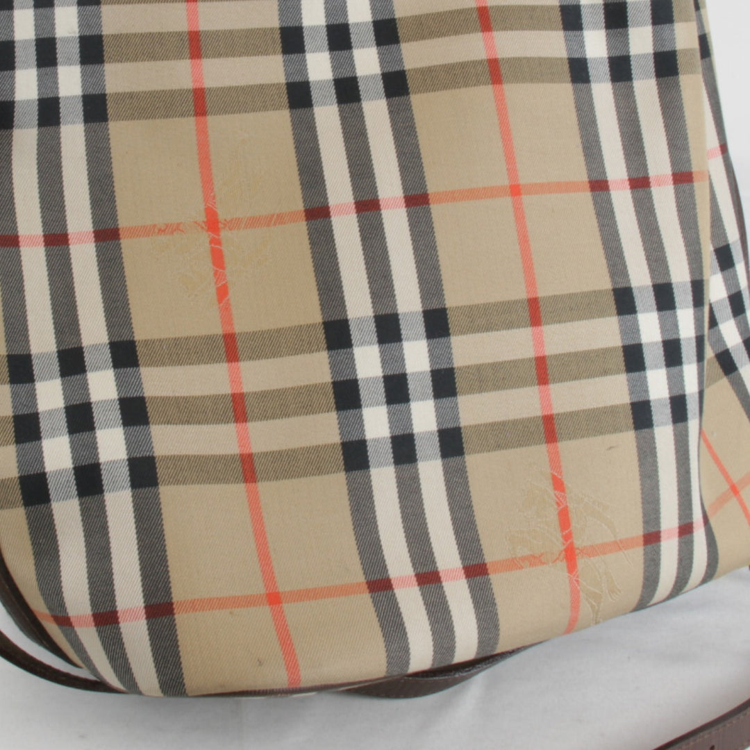 『USED』 
BURBERRY バーバリー 
 巾着 ノバチェック シャドーホース ショルダーバッグ 
PVC/レザー ブラウン