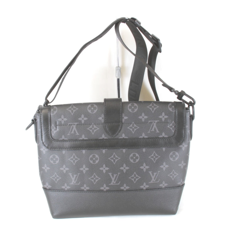 美品『USED』 
LOUIS VUITTON ルイ・ヴィトン 
 ソミュールメッセンジャー M45911 メッセンジャーバッグ 
モノグラムエクリプス/レザー ブラック 汚れにくい素材 高級 クール ハイブランド