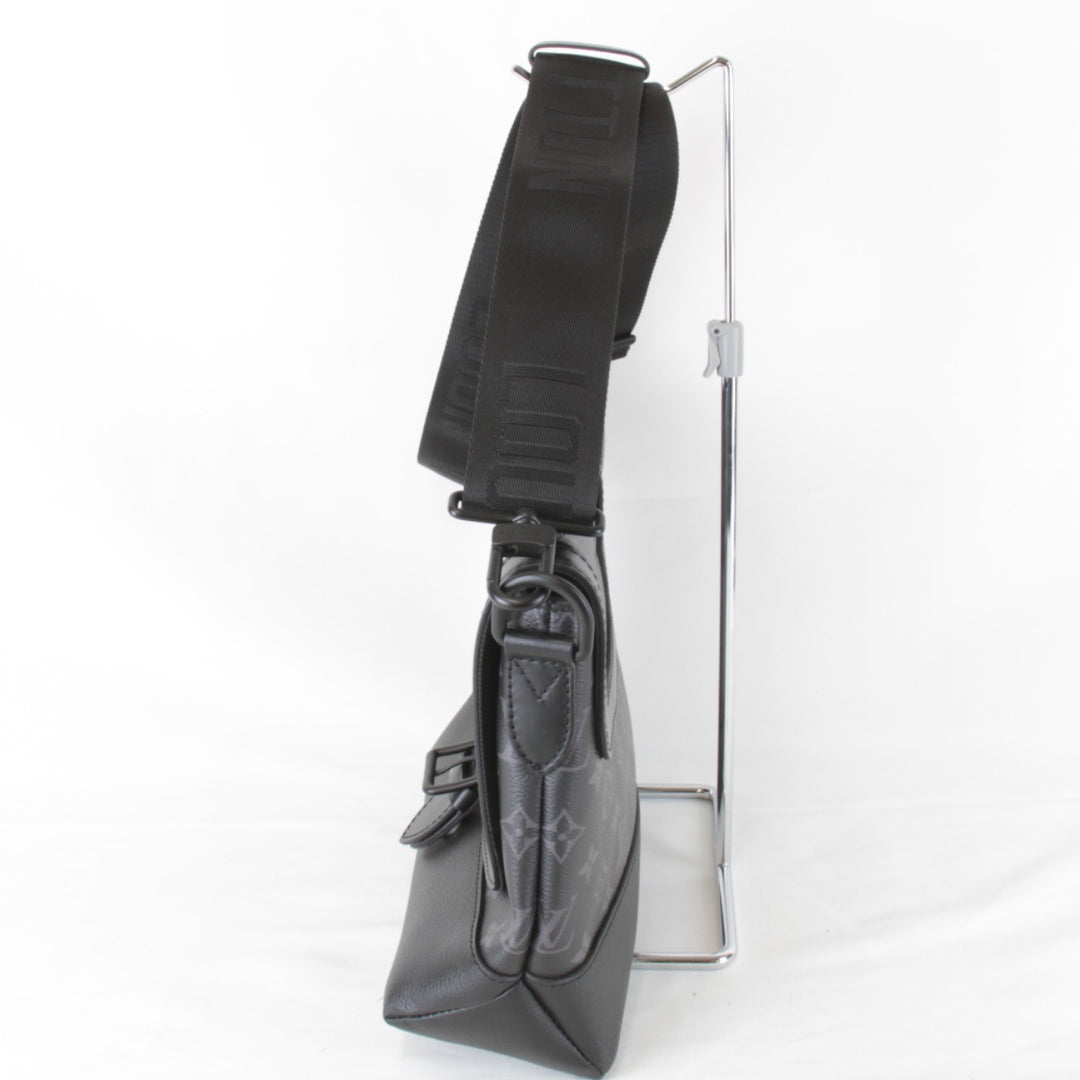 美品『USED』 
LOUIS VUITTON ルイ・ヴィトン 
 ソミュールメッセンジャー M45911 メッセンジャーバッグ 
モノグラムエクリプス/レザー ブラック 汚れにくい素材 高級 クール ハイブランド