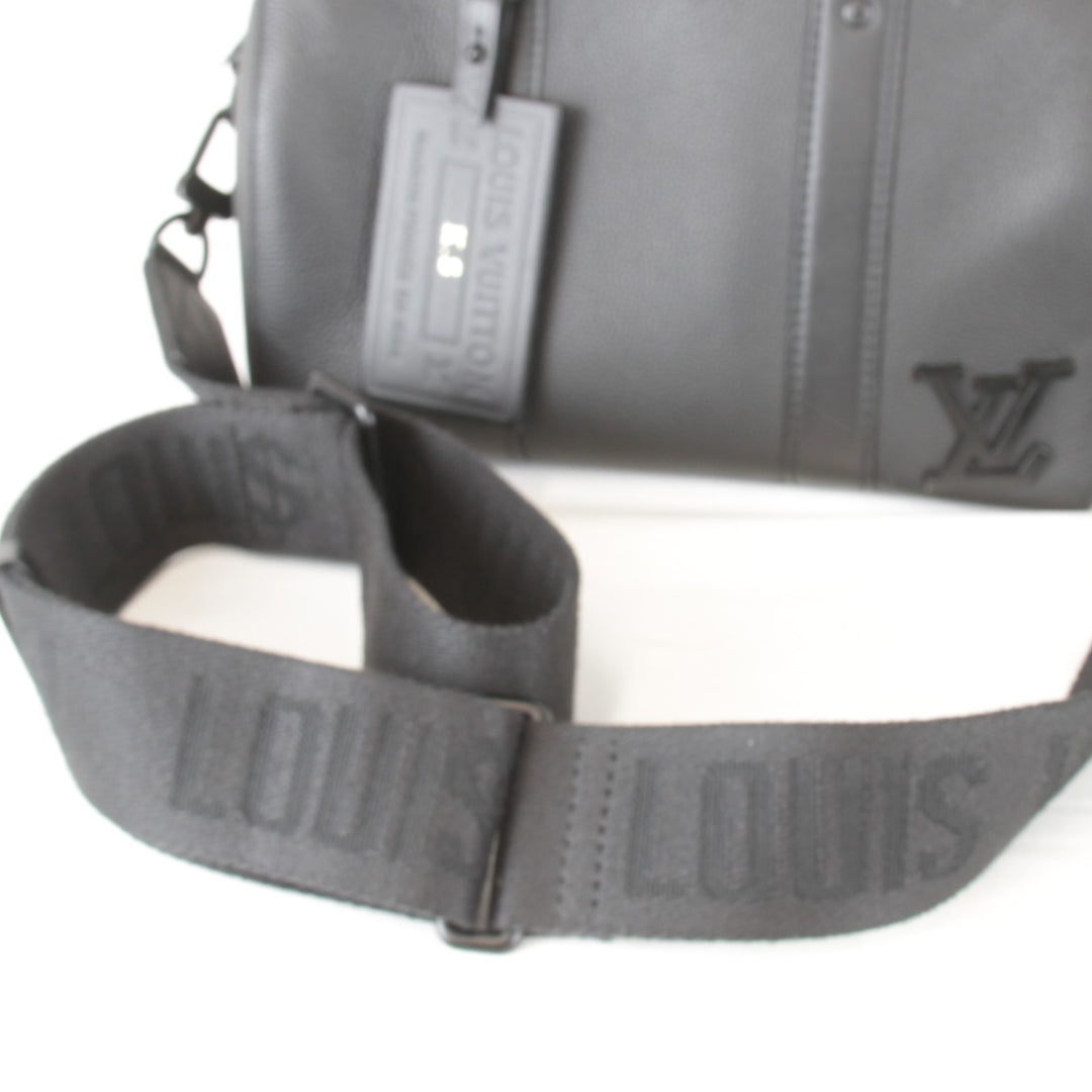 【価格改定】美品『USED』 
LOUIS VUITTON ルイ・ヴィトン 
 アエログラム シティ・キーポル M59255 ショルダーバッグ 
レザー ブラック 高級 ハイブランド シンプル コンパクト