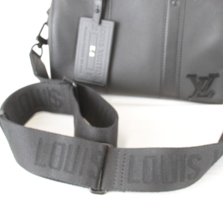 【価格改定】美品『USED』 
LOUIS VUITTON ルイ・ヴィトン 
 アエログラム シティ・キーポル M59255 ショルダーバッグ 
レザー ブラック 高級 ハイブランド シンプル コンパクト
